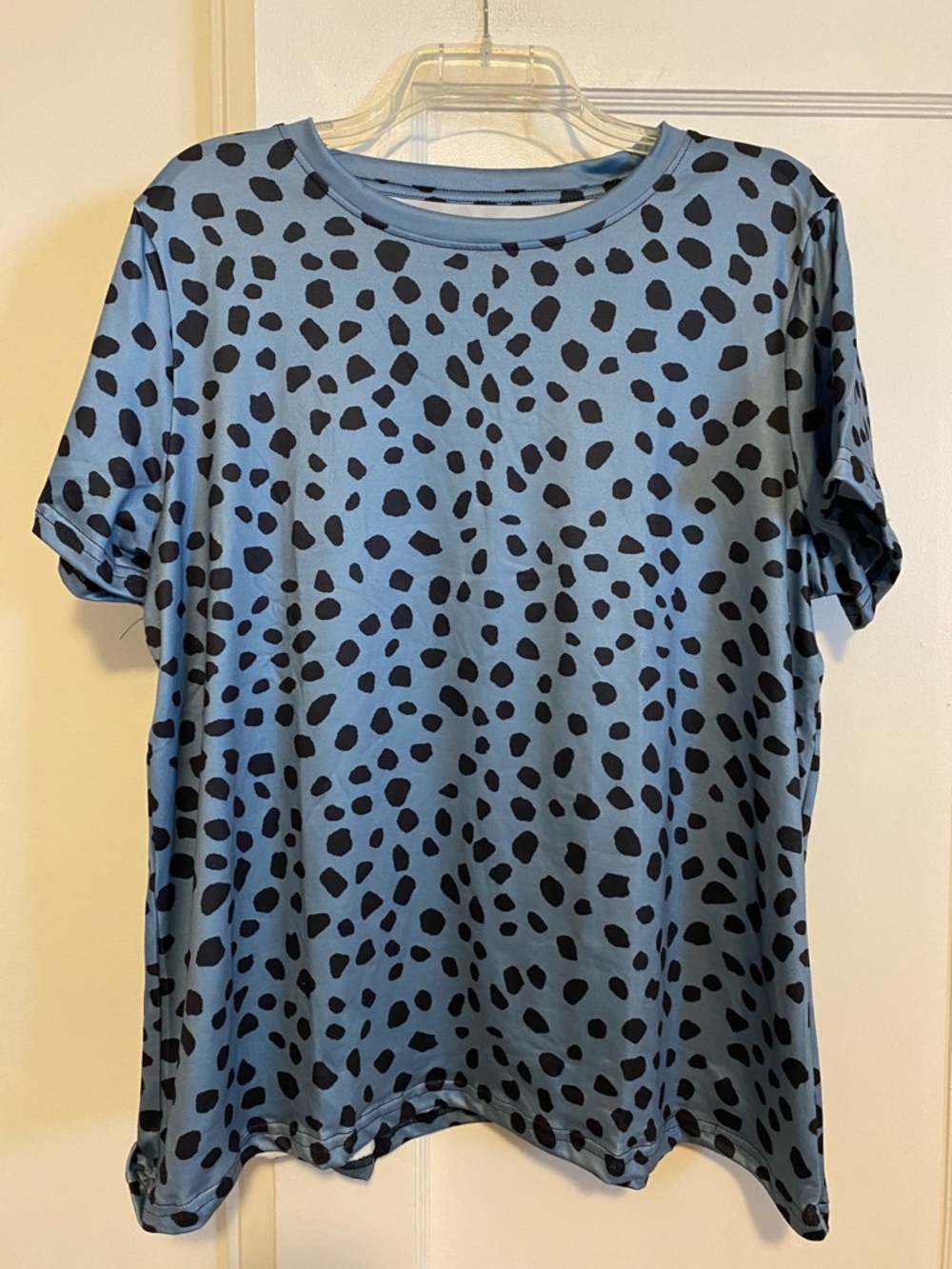 🎀 5/$20 🎀 NWOT SHEIN blue black polka dot/animal print crew neck top size OXL
